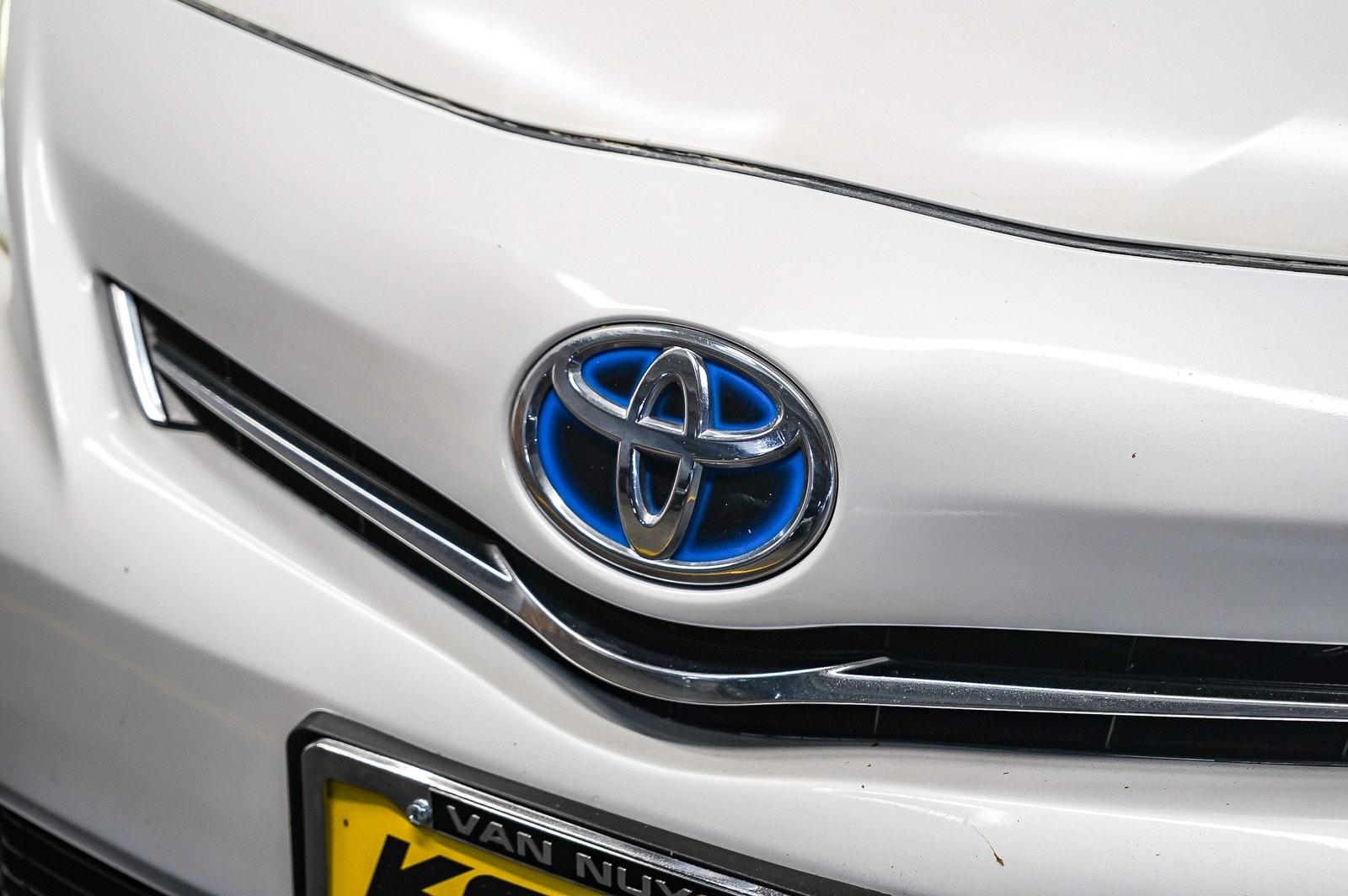 Thumbnail: 2013 Toyota Prius v - 8