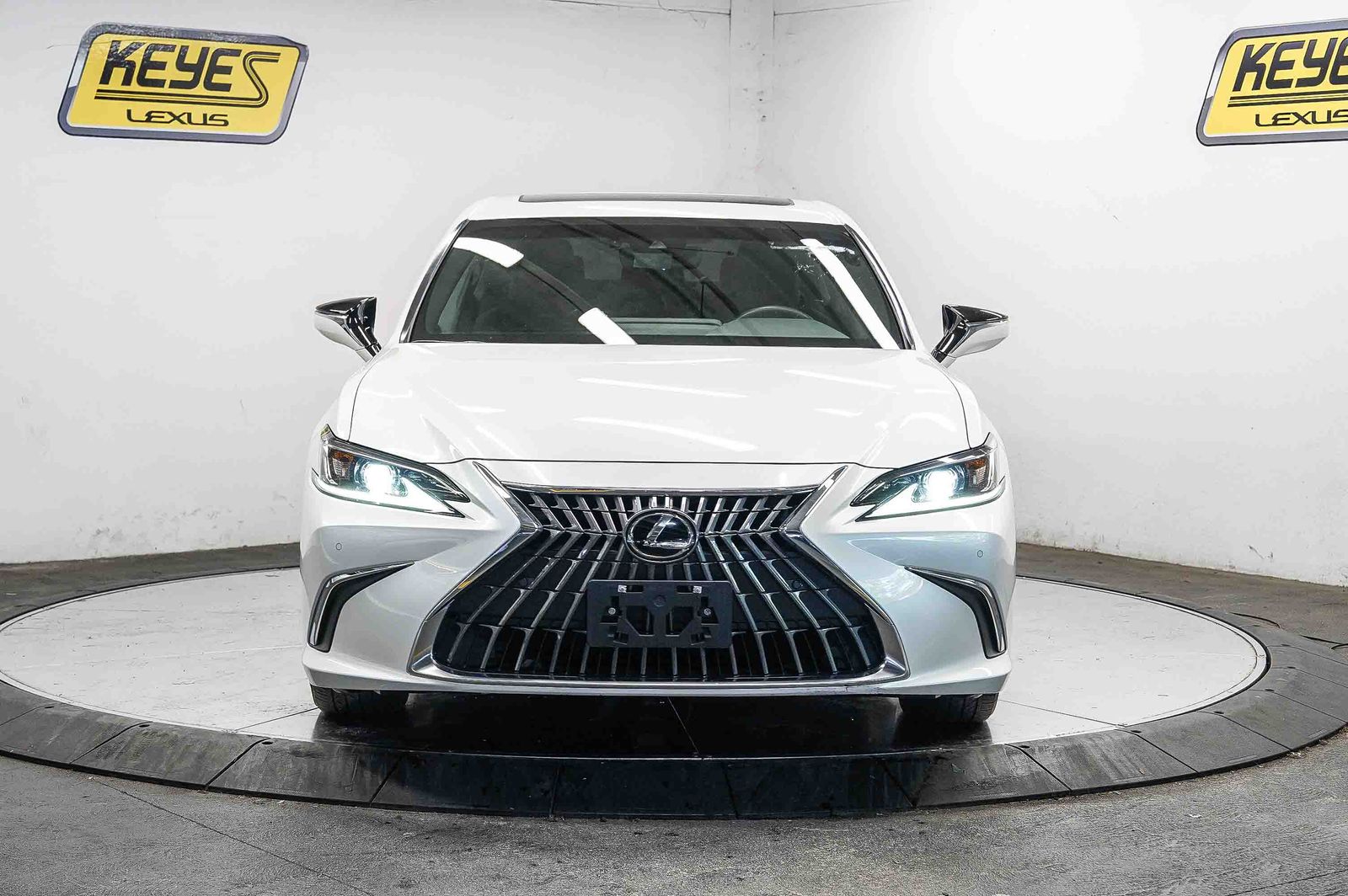 Thumbnail: 2023 Lexus ES - 6