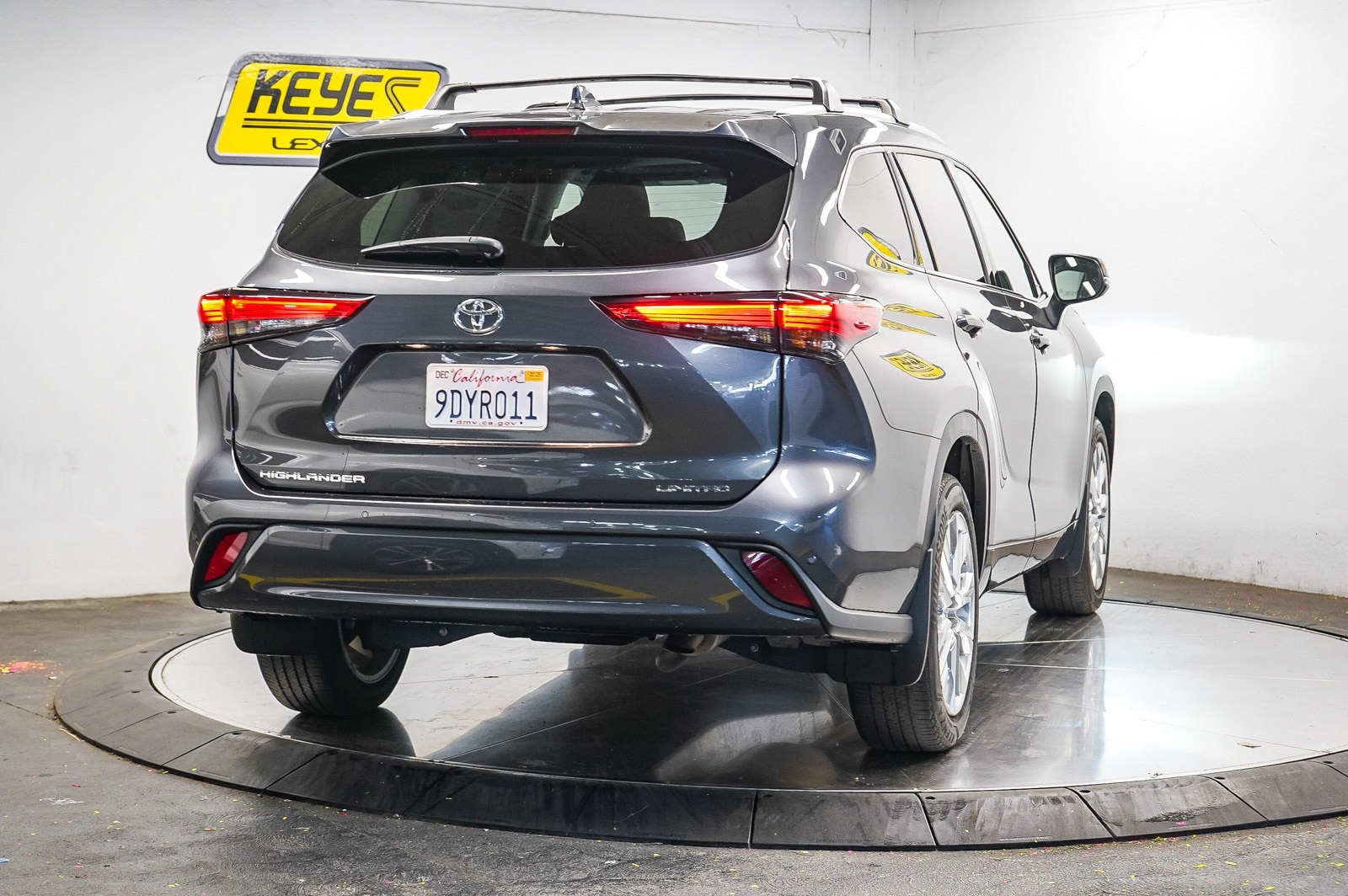 Thumbnail: 2023 Toyota Highlander - 4