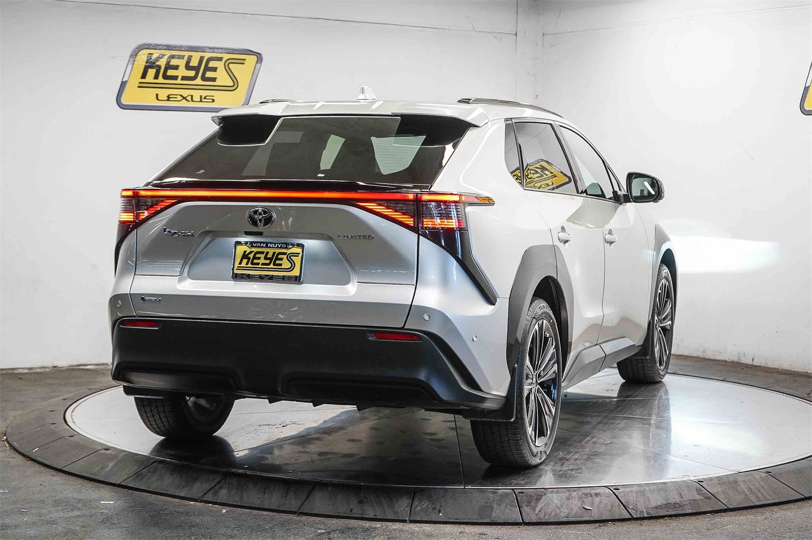 Thumbnail: 2024 Toyota bZ4X - 4