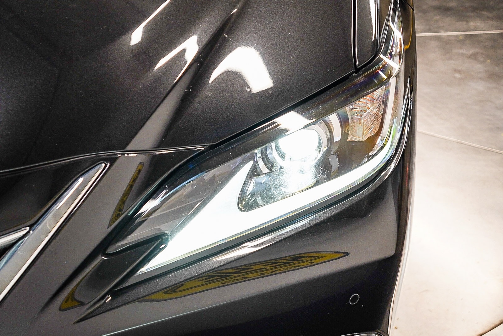 Thumbnail: 2024 Lexus ES - 8