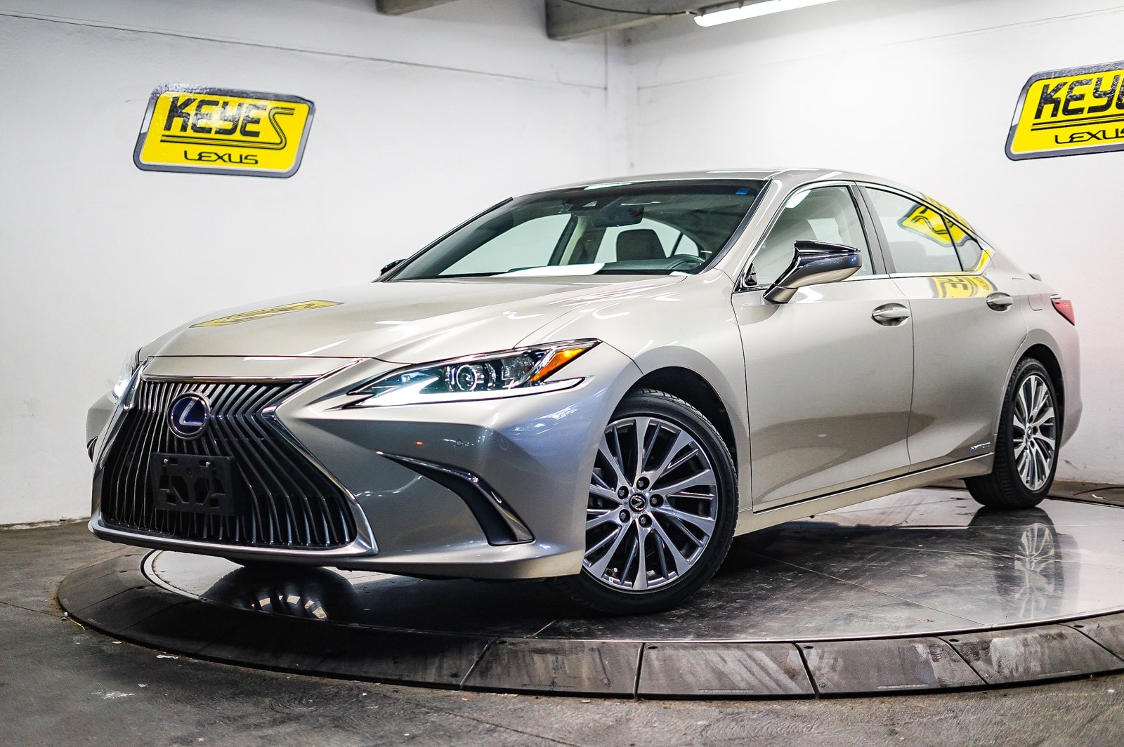 2020 Lexus ES Base's photo