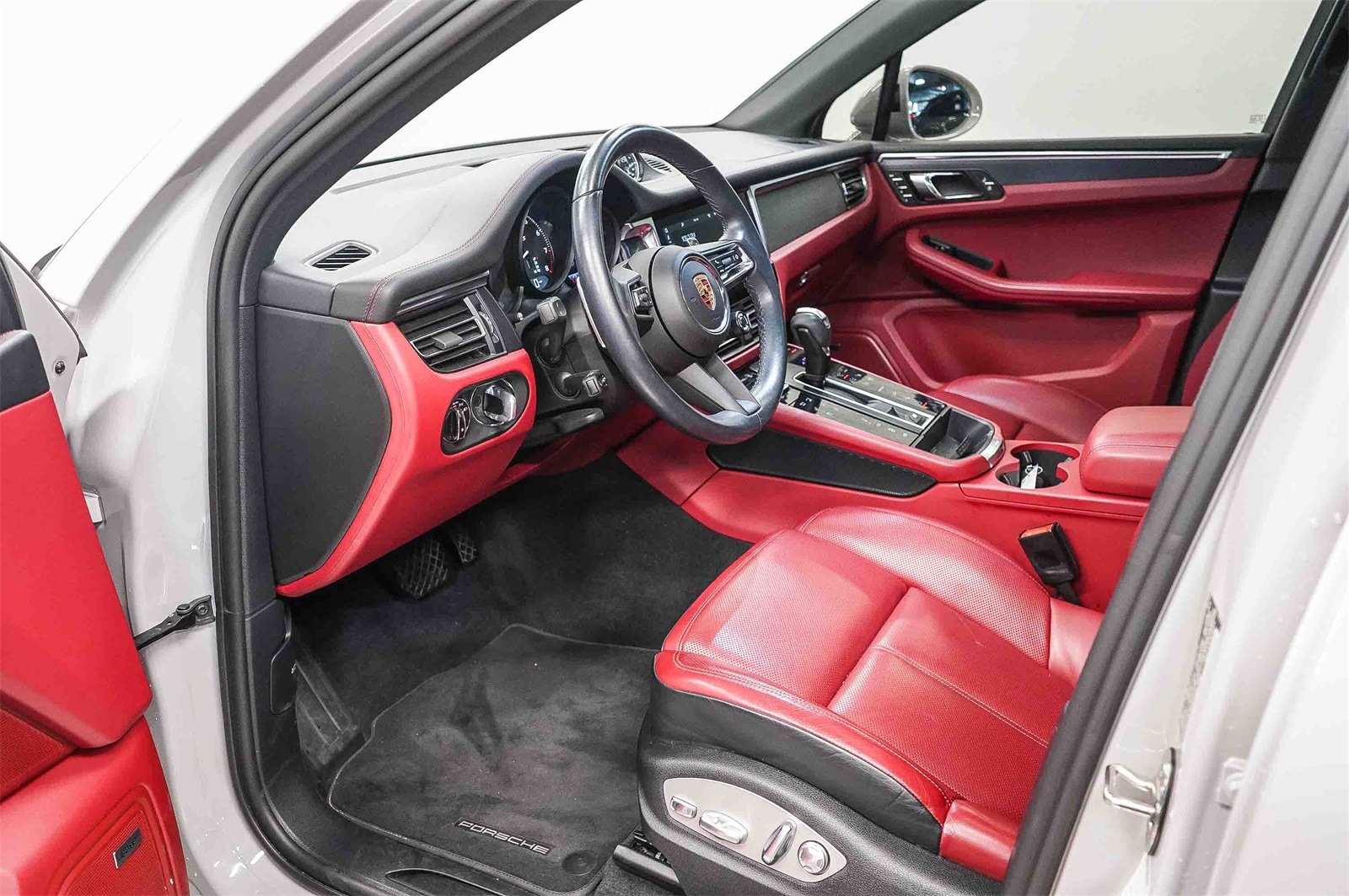 Thumbnail: 2023 Porsche Macan - 18