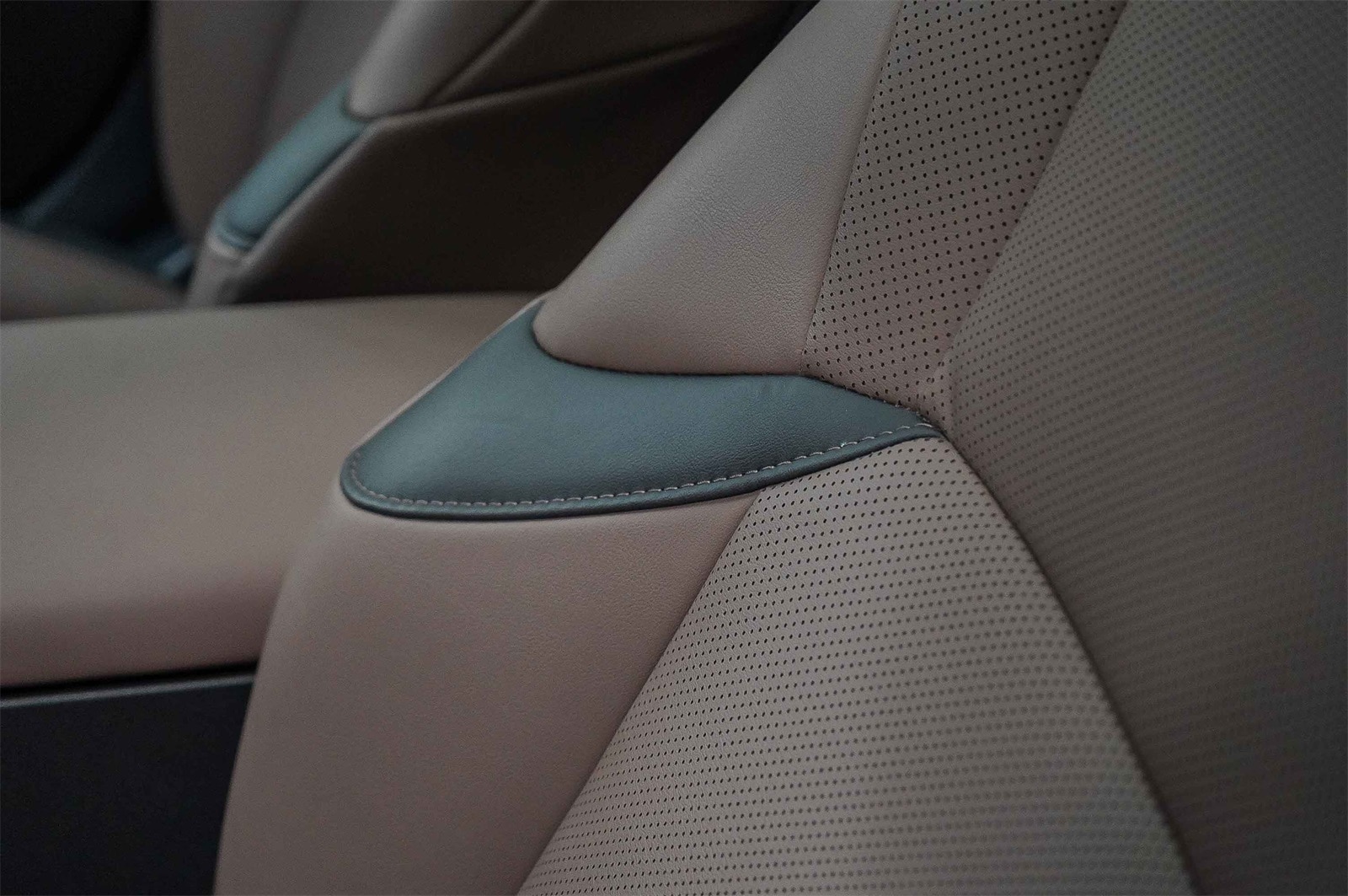 Thumbnail: 2025 Lexus ES - 19