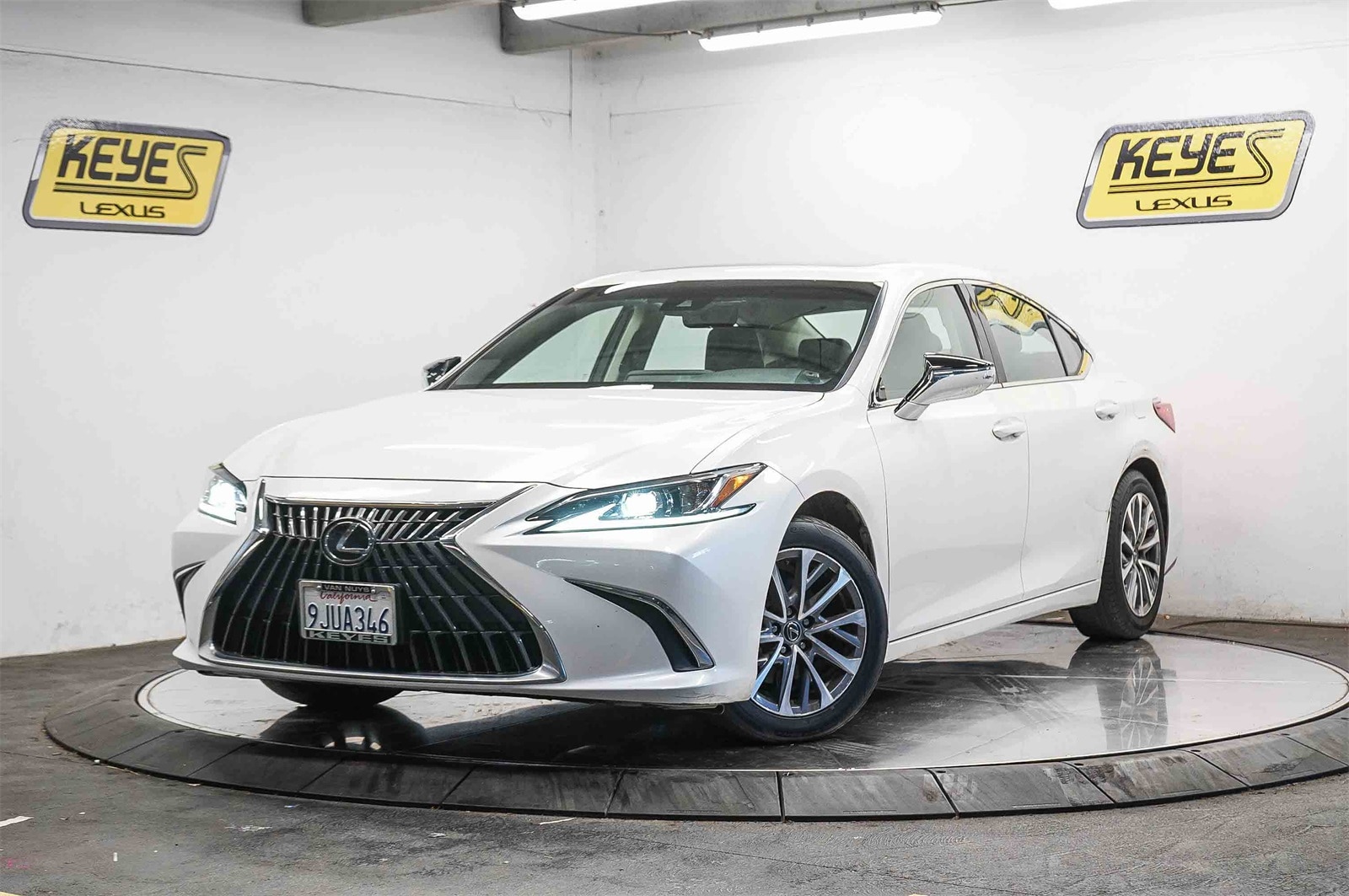 2024 Lexus ES 350's photo