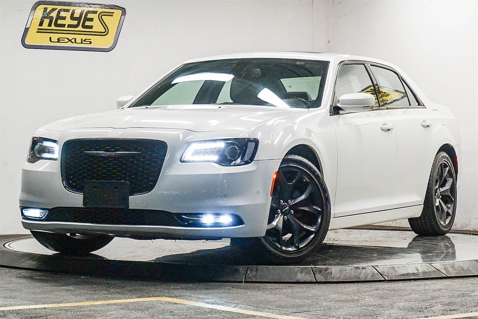 2022 Chrysler 300 S's photo