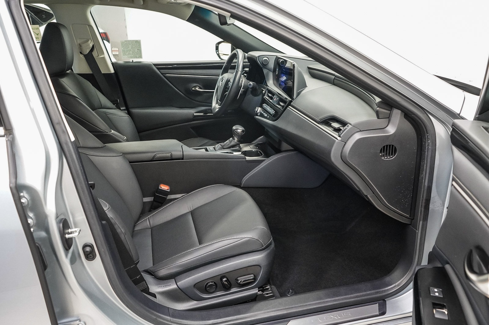 Thumbnail: 2025 Lexus ES - 16