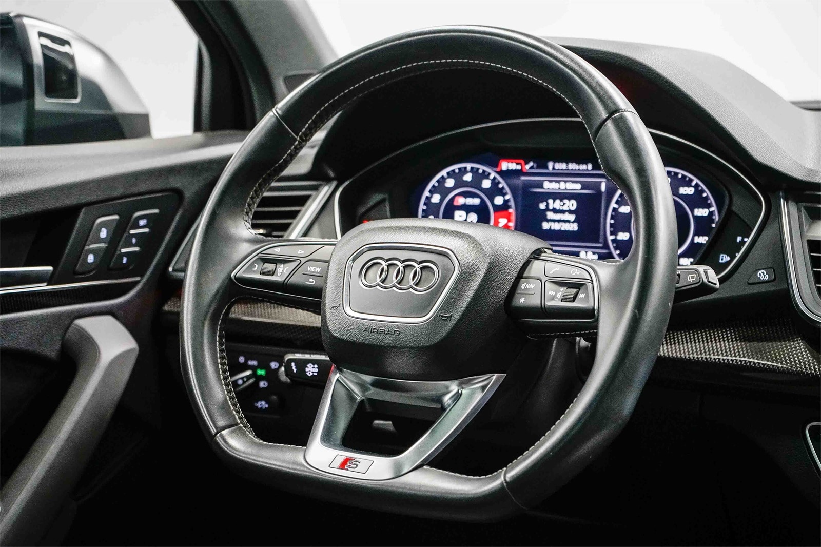 Thumbnail: 2018 Audi SQ5 - 15