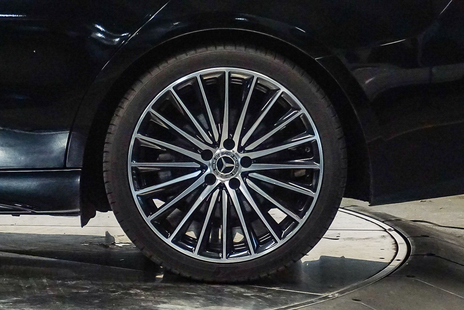 Thumbnail: 2023 Mercedes-Benz C-Class - 10