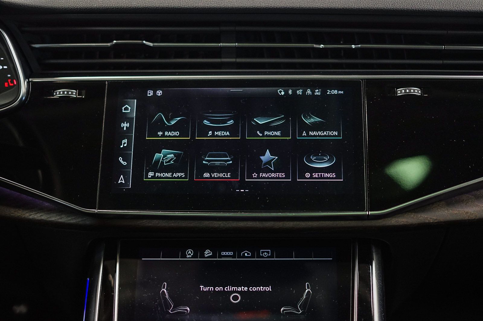 Thumbnail: 2022 Audi Q8 - 15