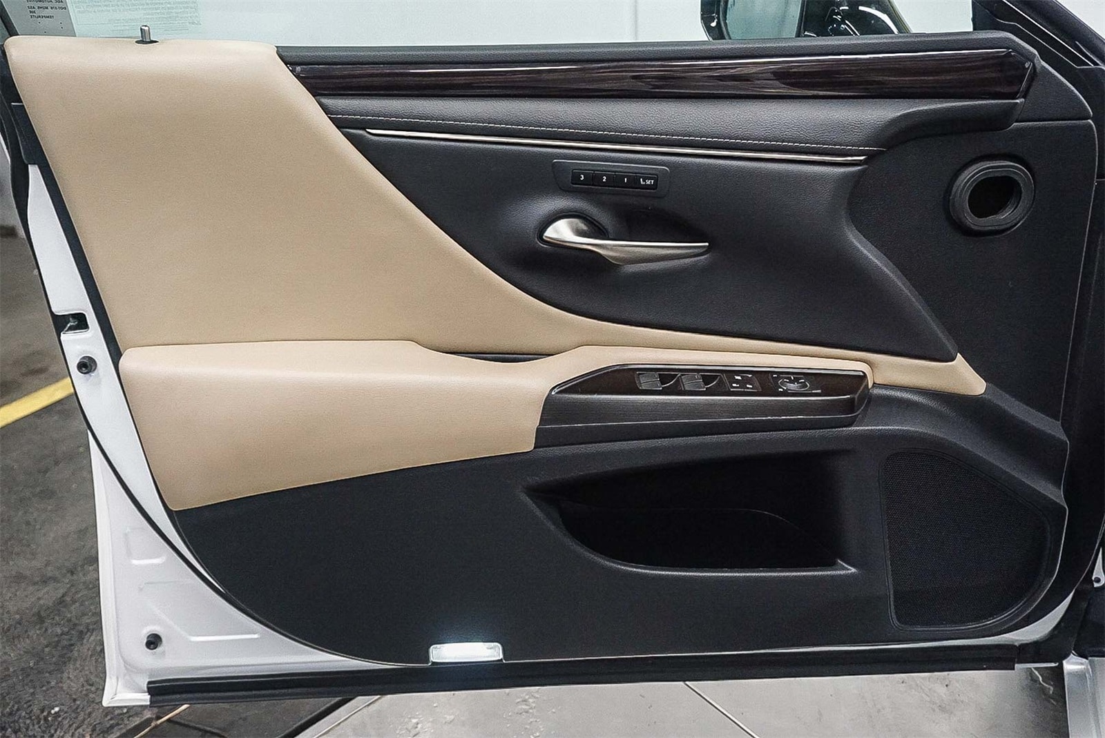 Thumbnail: 2019 Lexus ES - 22