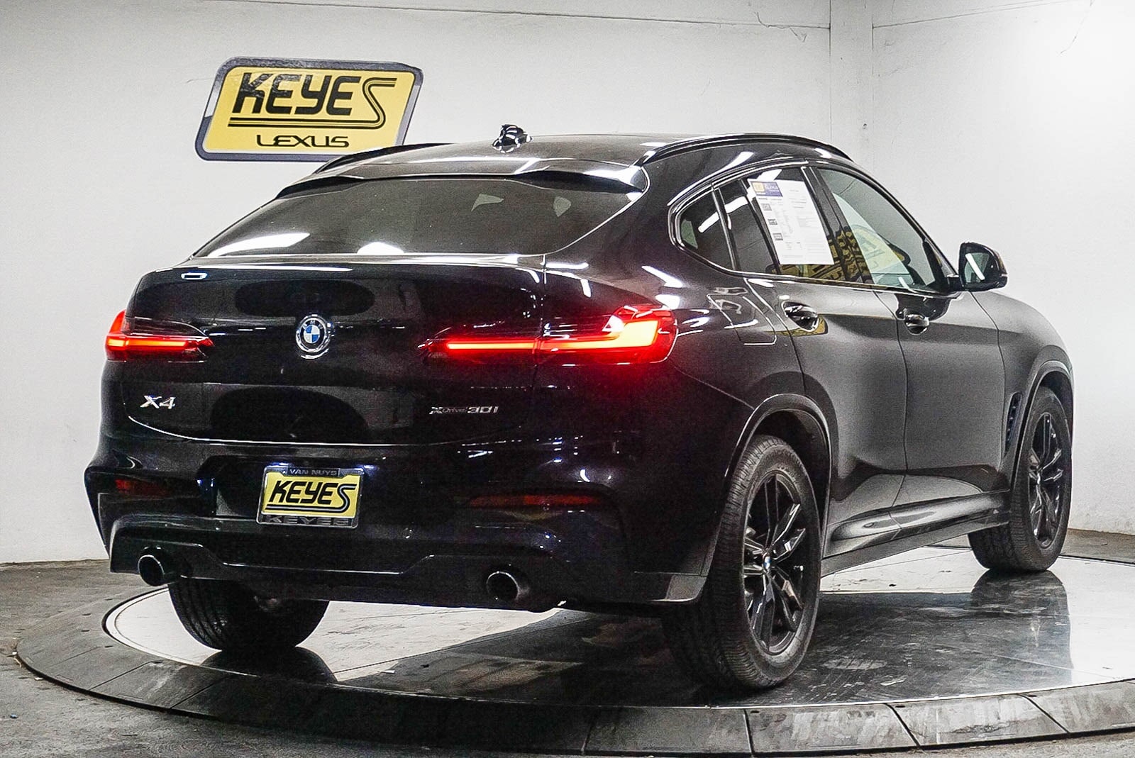 Thumbnail: 2021 BMW X4 - 4