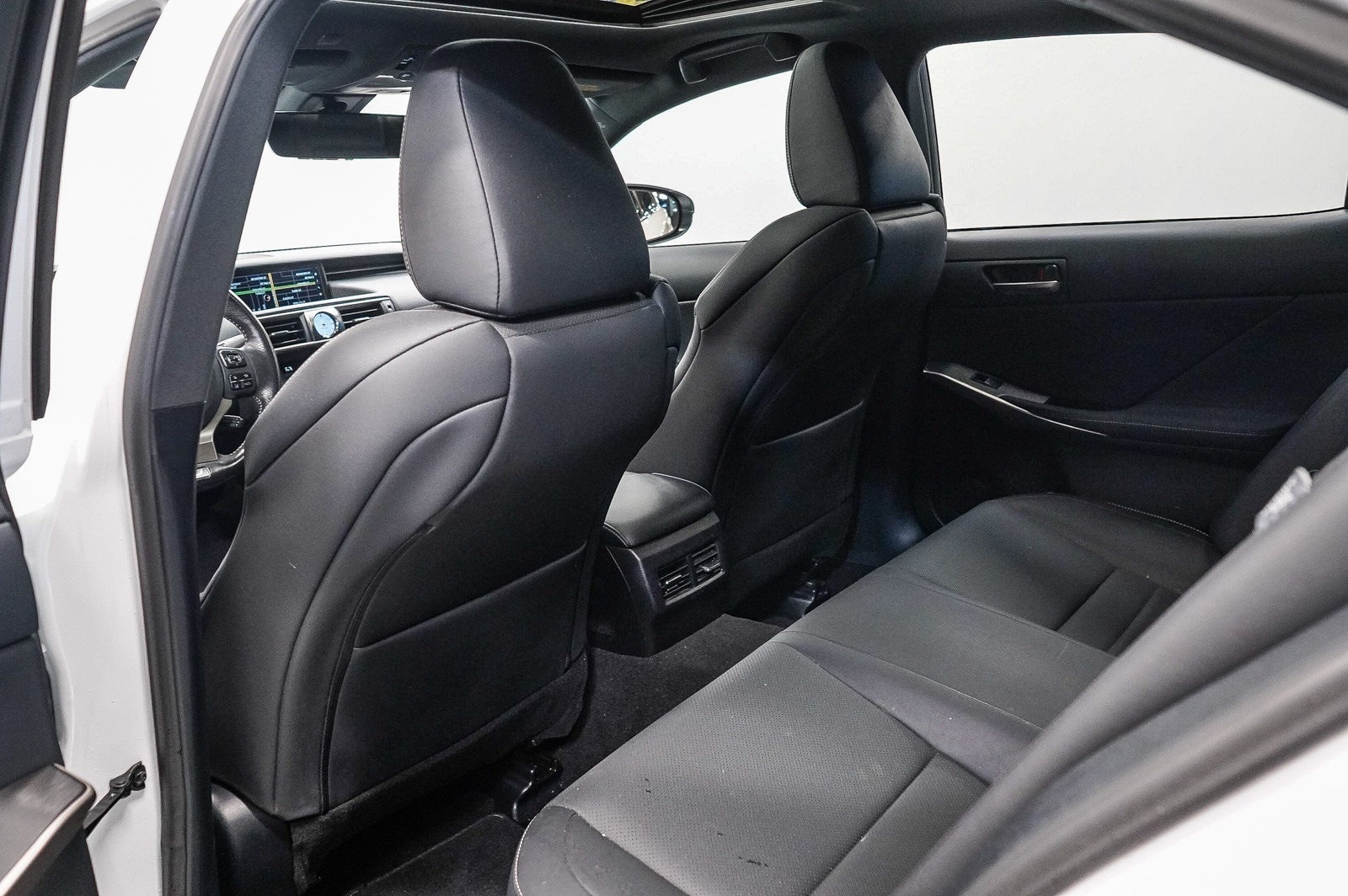 Thumbnail: 2020 Lexus IS - 19