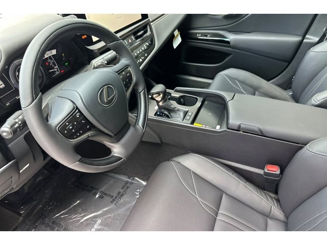 Thumbnail: 2025 Lexus ES - 4