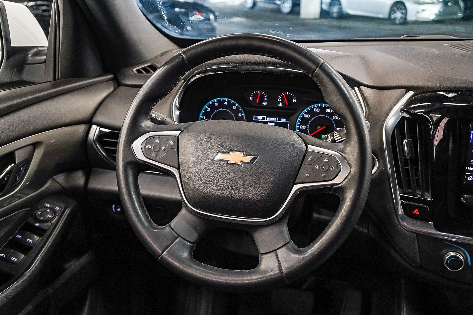 Thumbnail: 2023 Chevrolet Traverse - 14