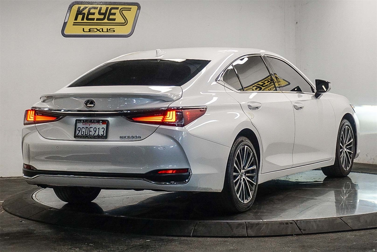 Thumbnail: 2023 Lexus ES - 4