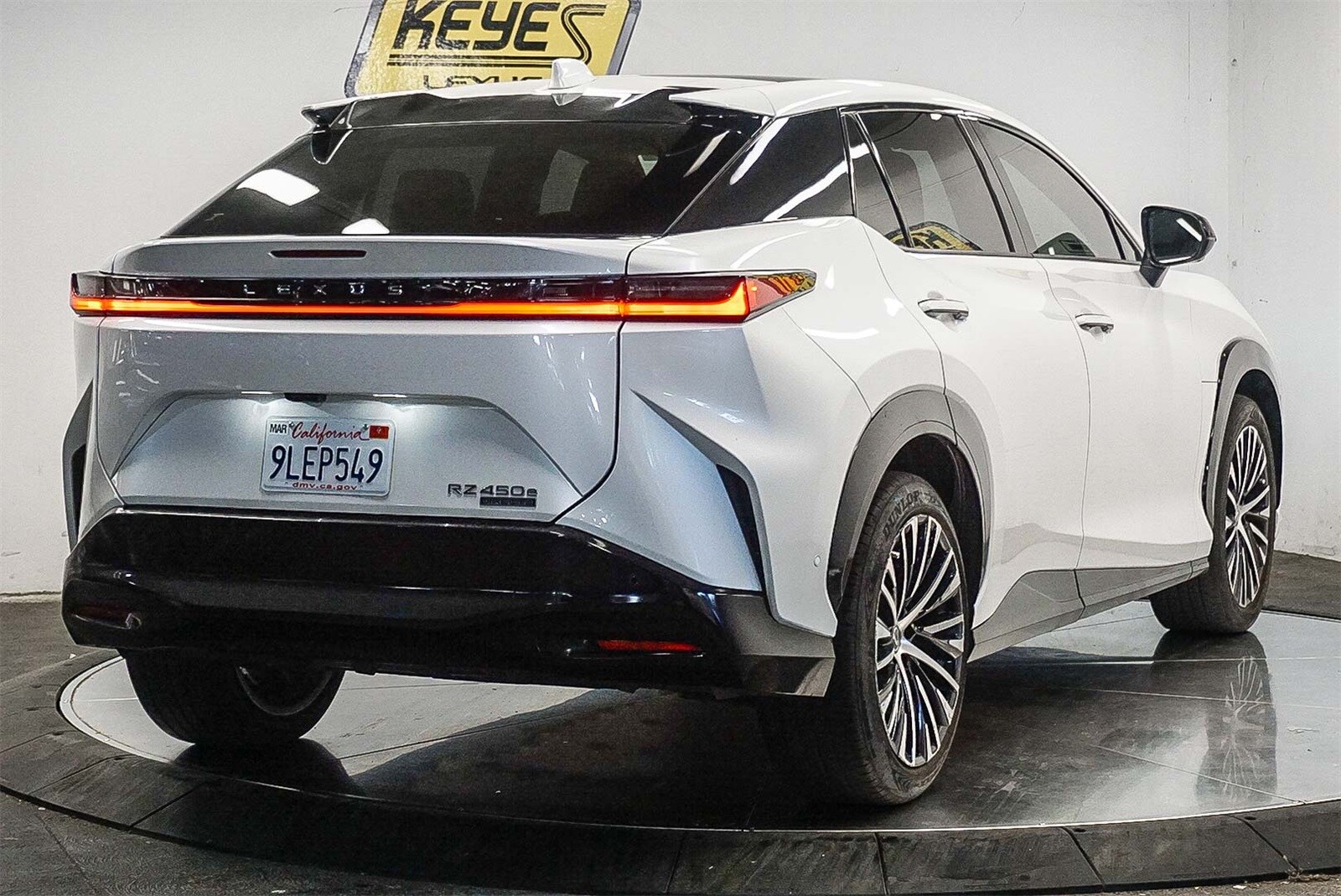 2023 Lexus RZ 450e Premium photo 4