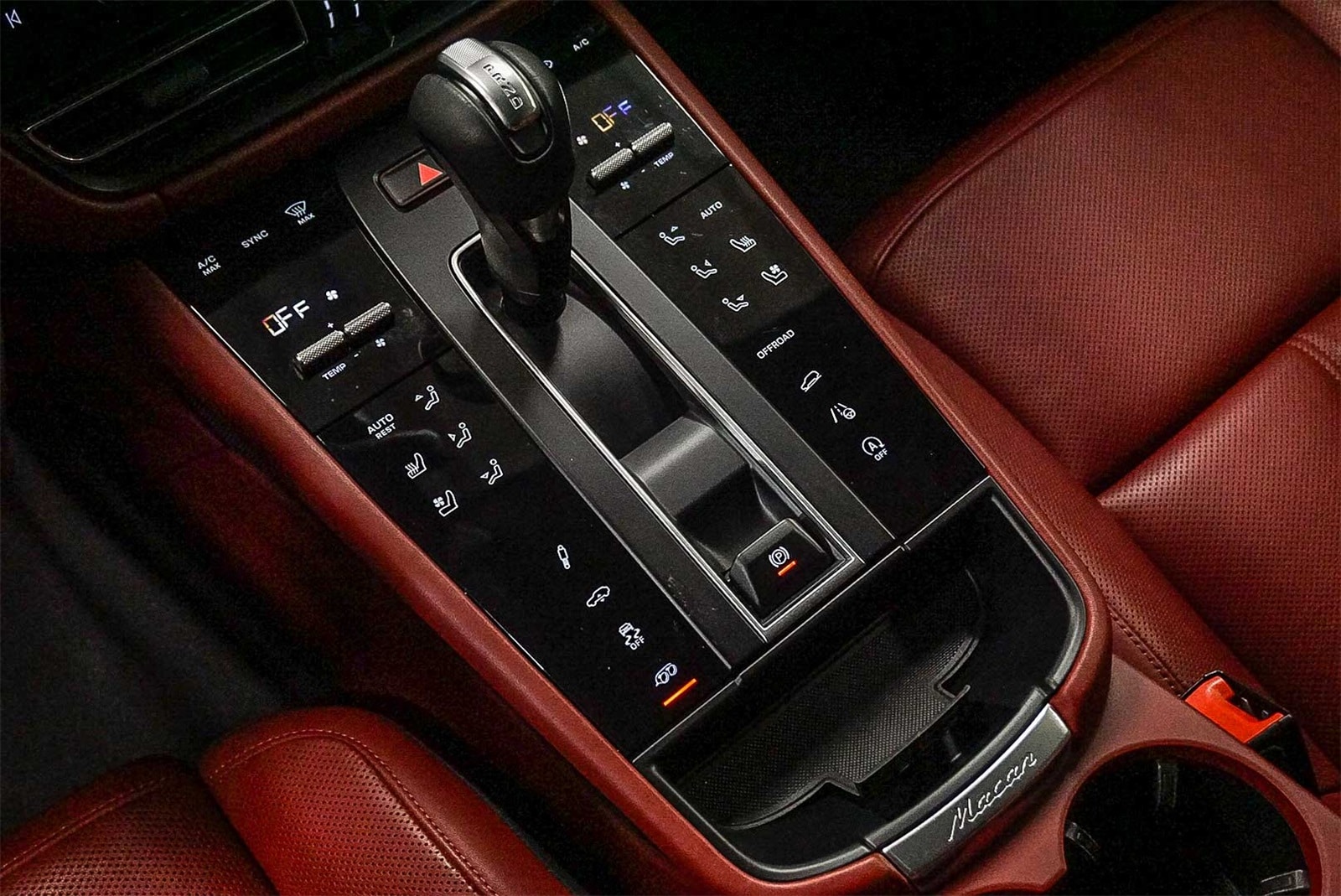 Thumbnail: 2023 Porsche Macan - 23