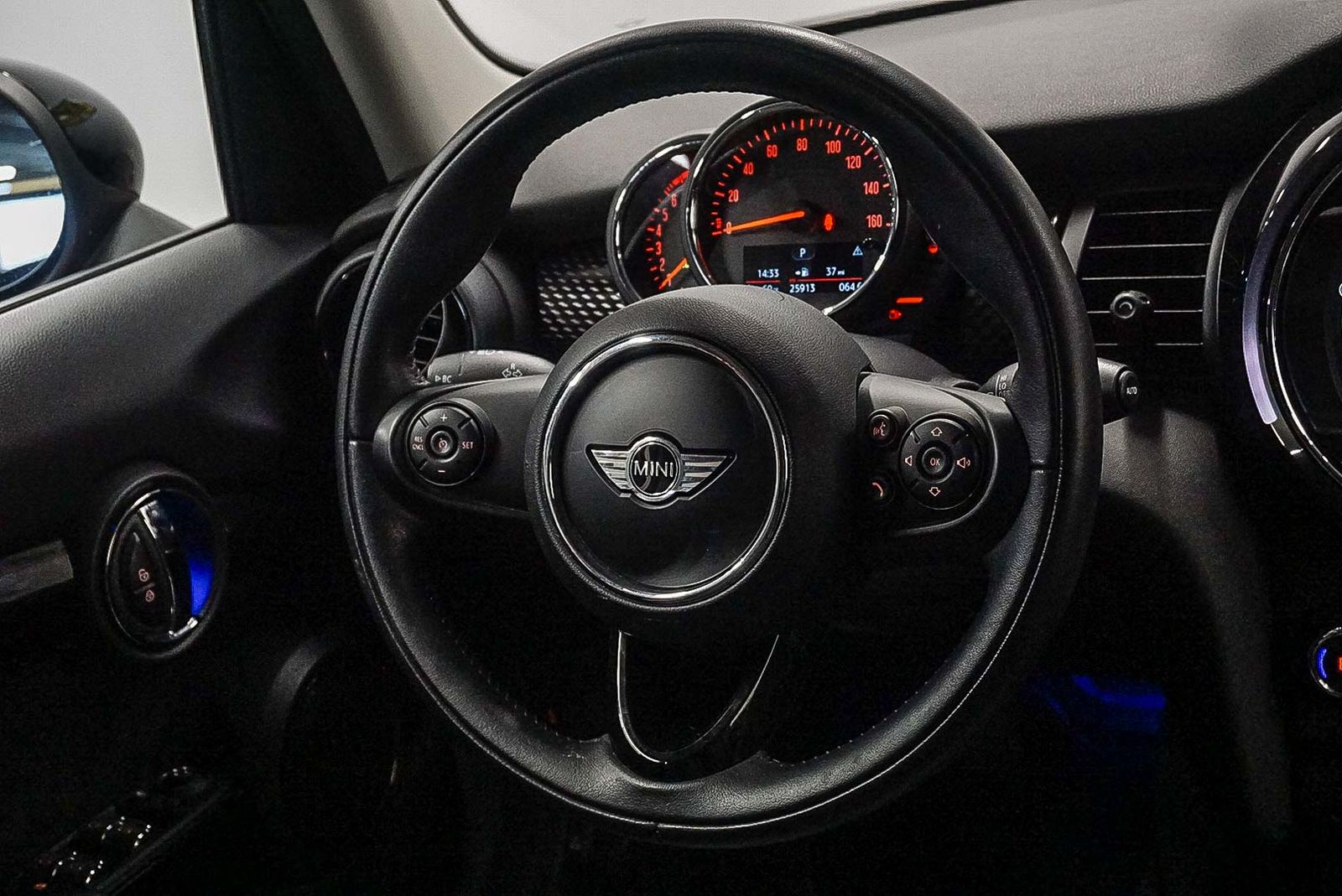 Thumbnail: 2016 MINI Cooper Hardtop - 15