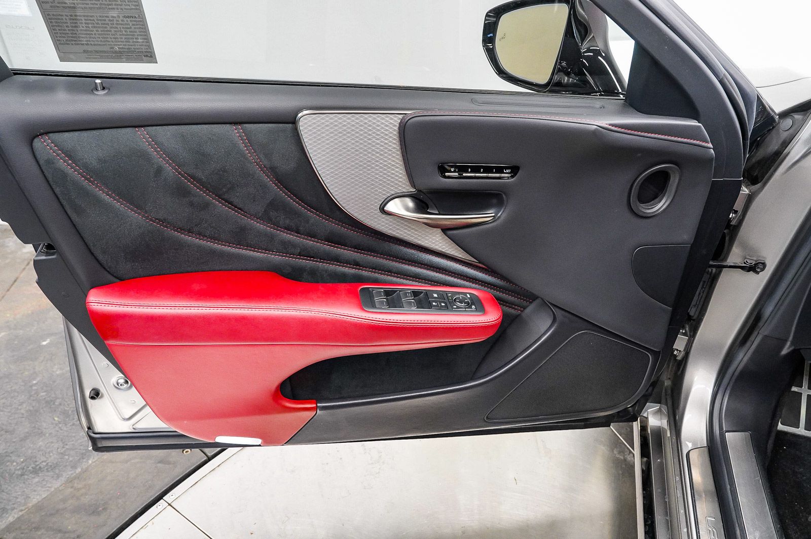 Thumbnail: 2022 Lexus LS - 21