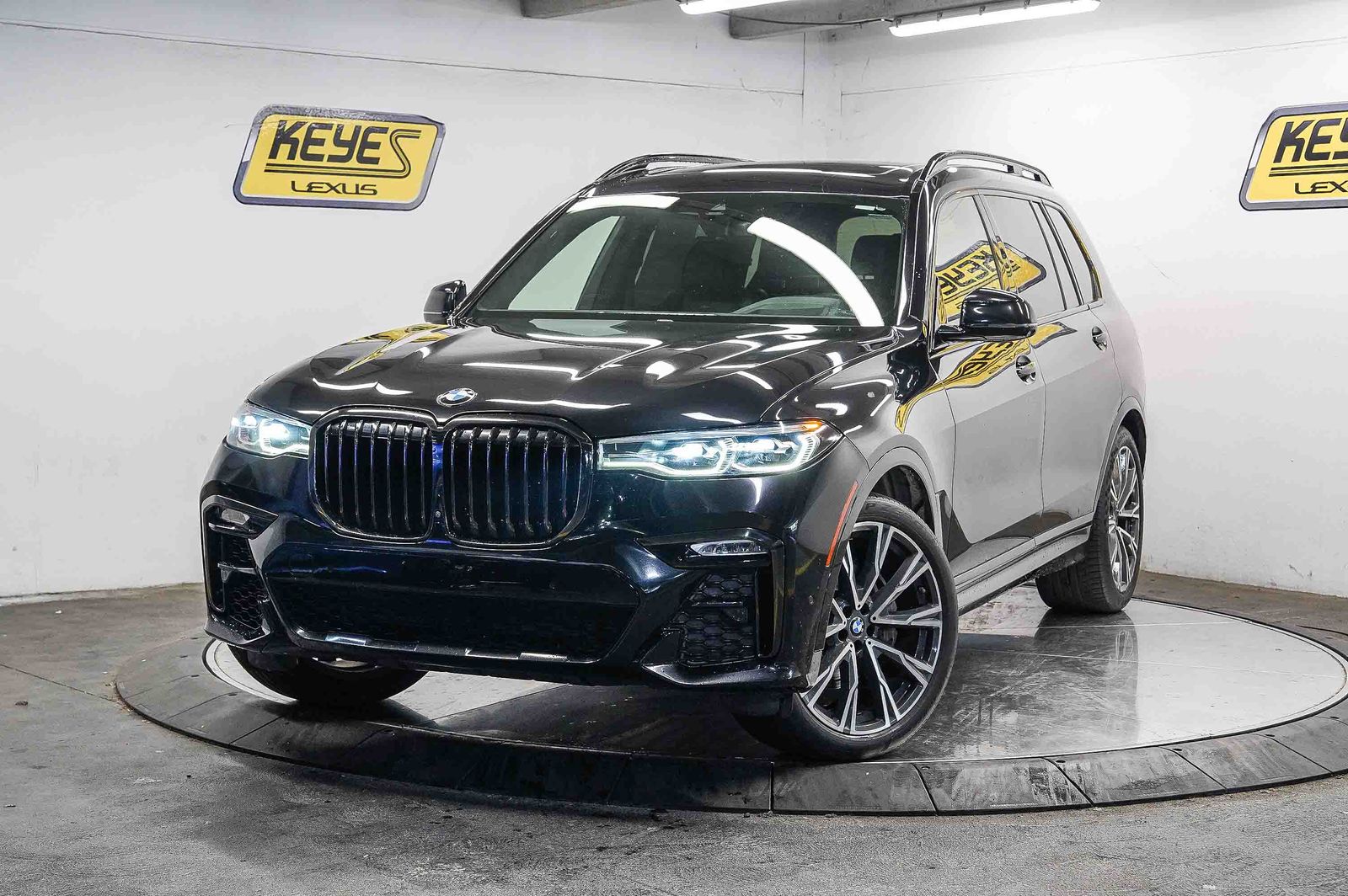 2021 BMW X7 xDrive40i's photo