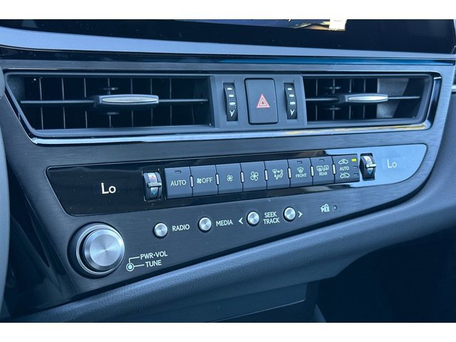 Thumbnail: 2025 Lexus ES - 23