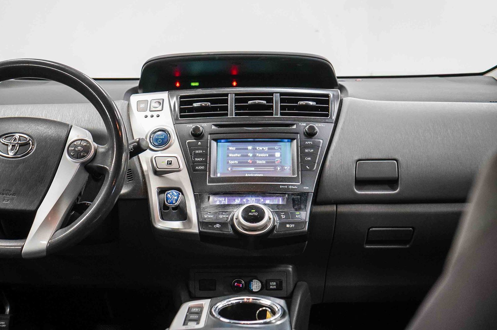 Thumbnail: 2012 Toyota Prius v - 12