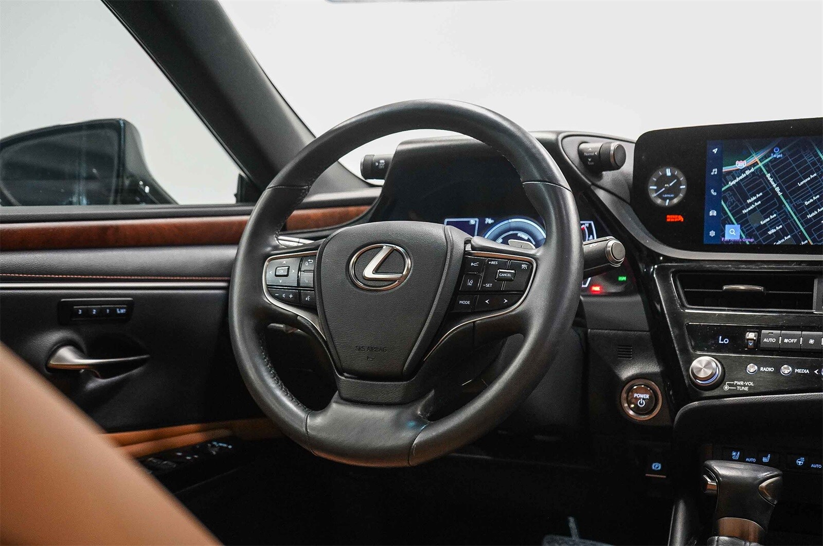 Thumbnail: 2023 Lexus ES - 15