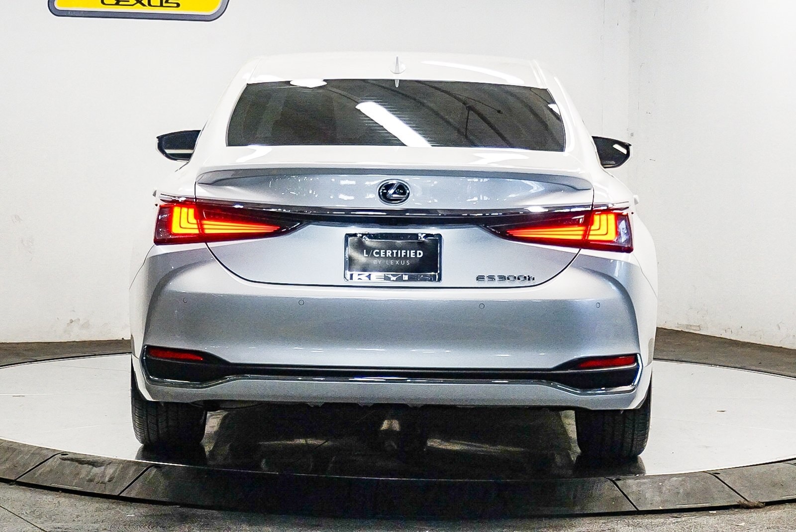 Thumbnail: 2024 Lexus ES - 3