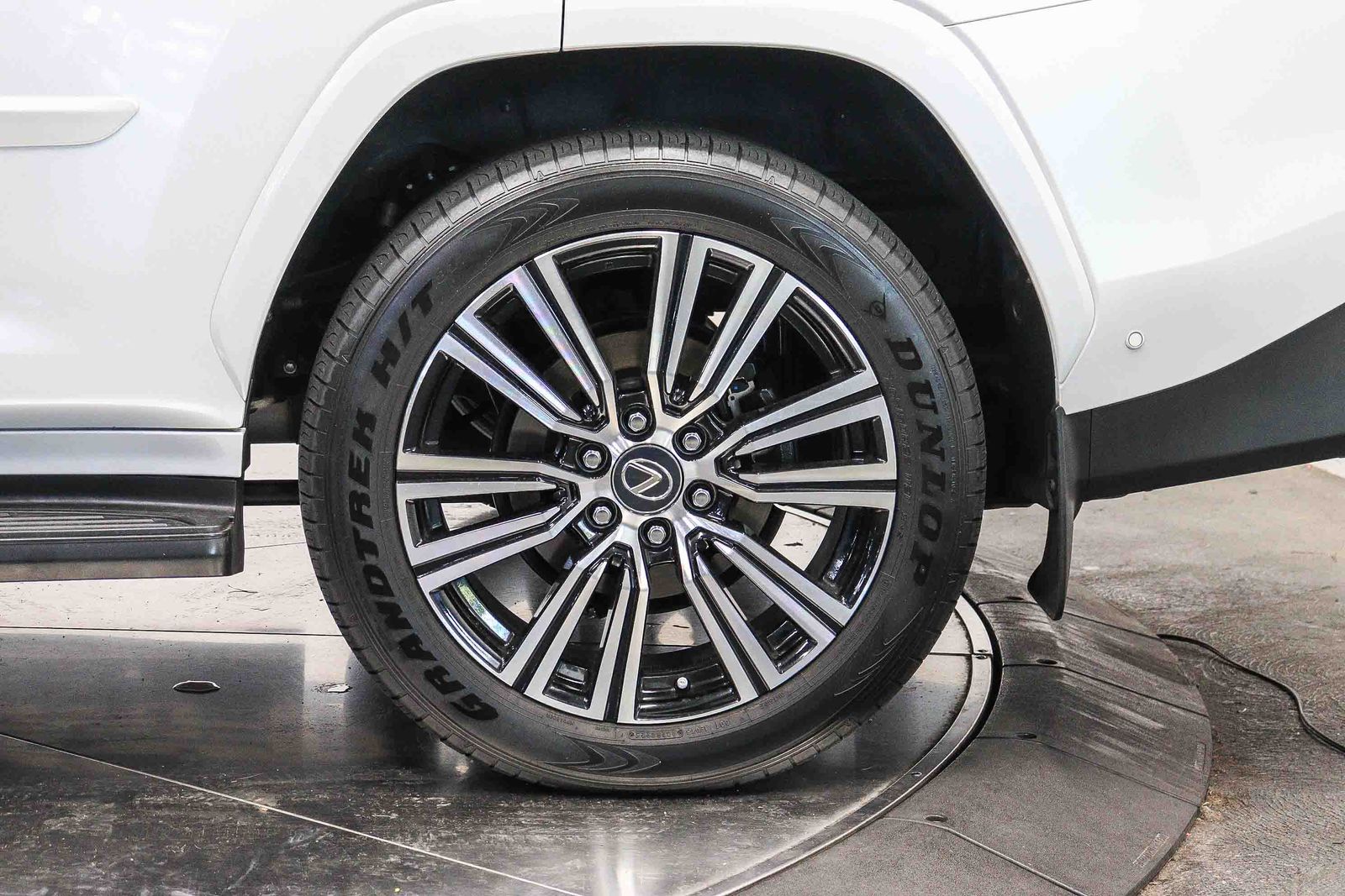 Thumbnail: 2025 Lexus LX - 10