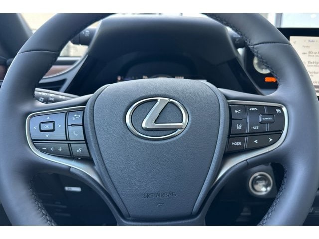 Thumbnail: 2025 Lexus ES - 16