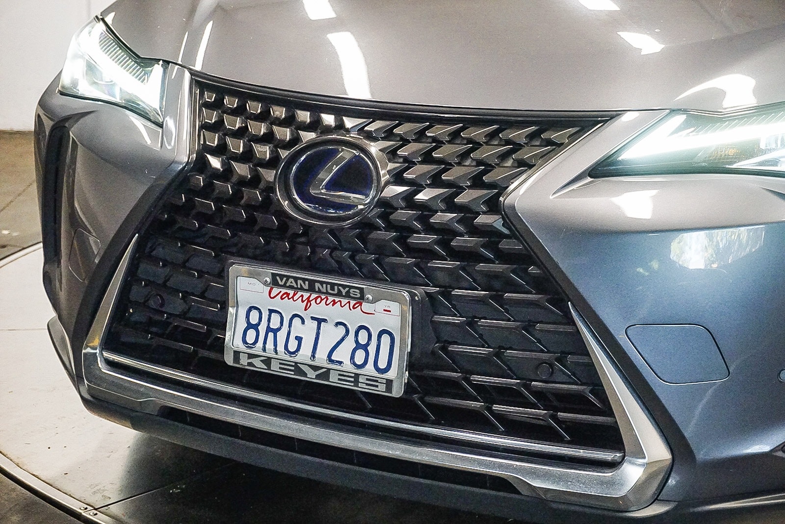 Thumbnail: 2020 Lexus UX - 8