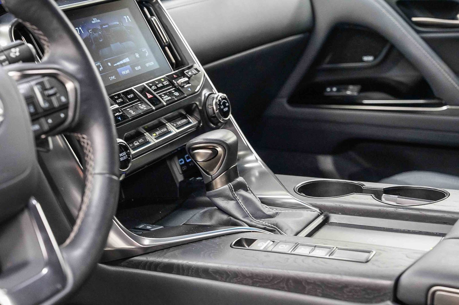 Thumbnail: 2024 Lexus ES - 23