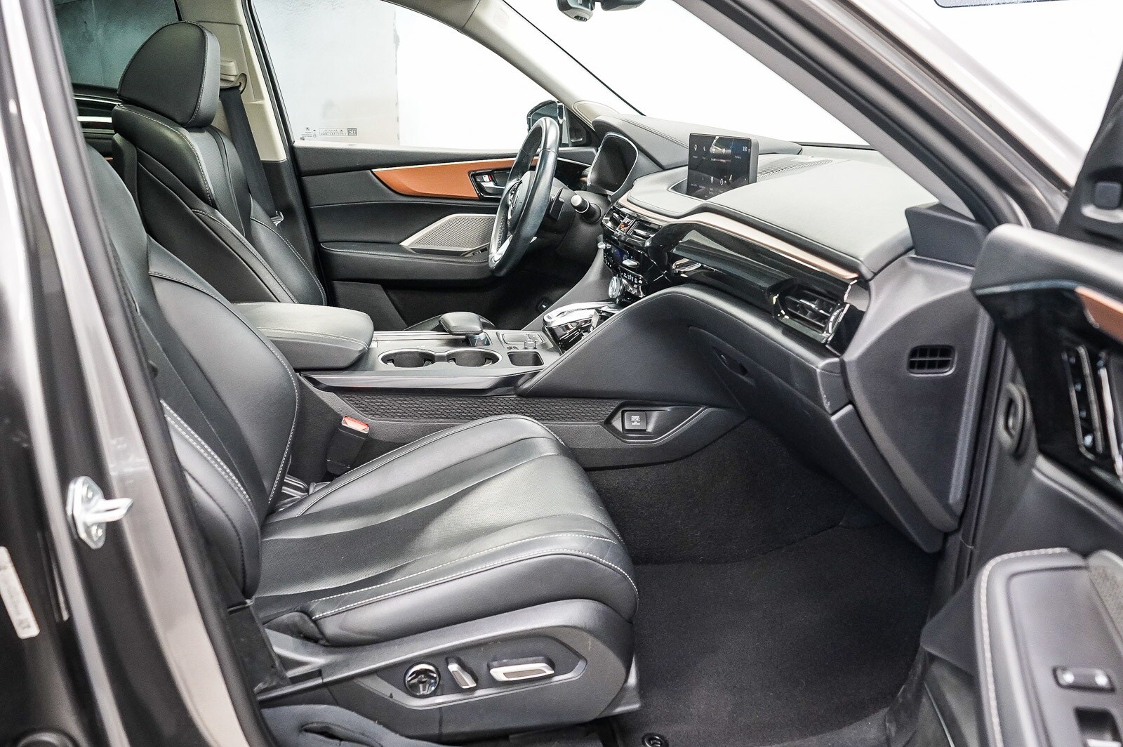 Thumbnail: 2022 Acura MDX - 17
