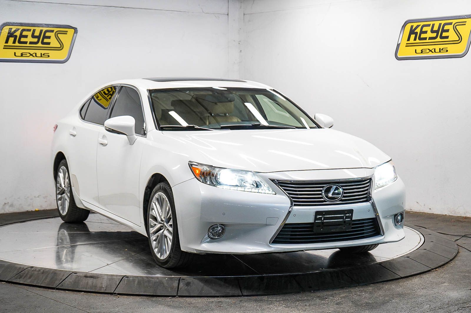Thumbnail: 2013 Lexus ES - 4