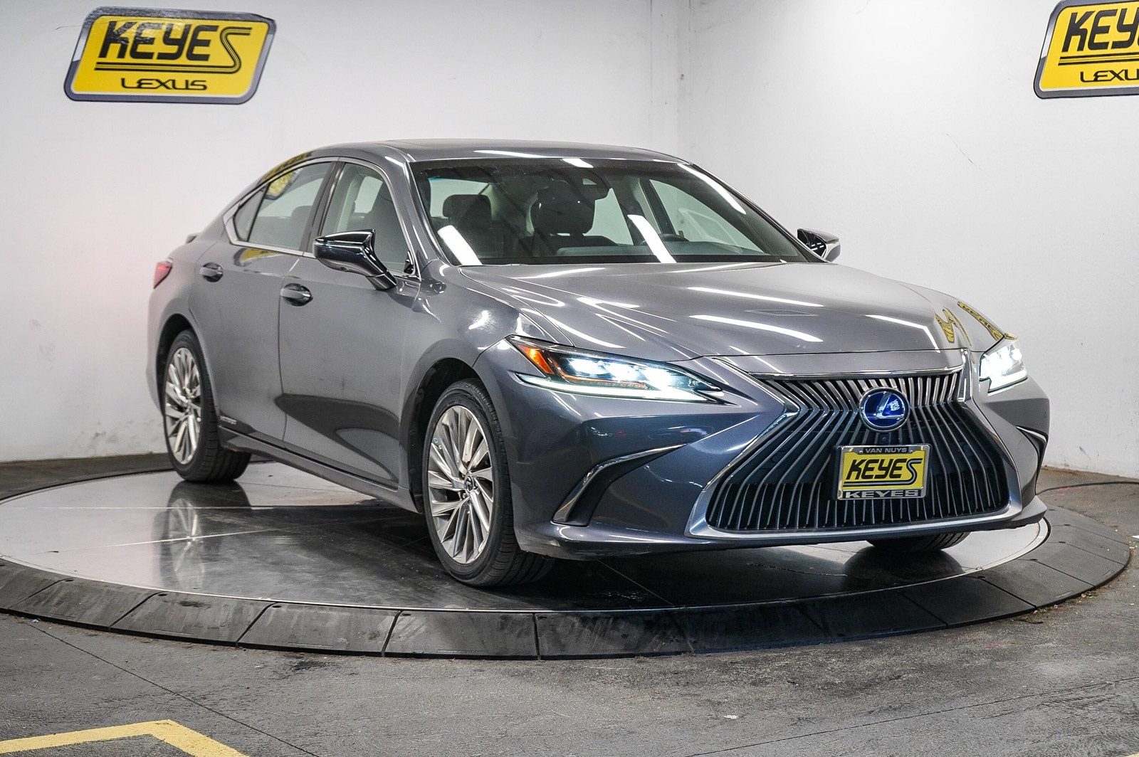 Thumbnail: 2020 Lexus ES - 5