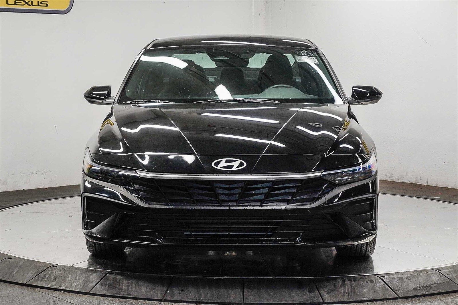 2025 Hyundai Elantra SEL Sport photo 2