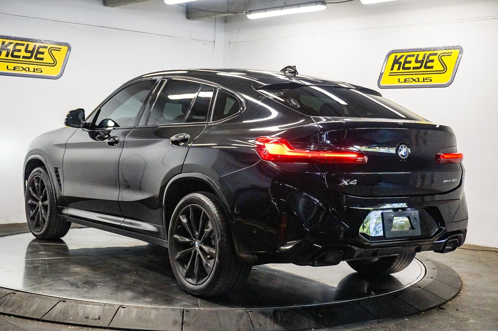 Thumbnail: 2023 BMW X4 - 2