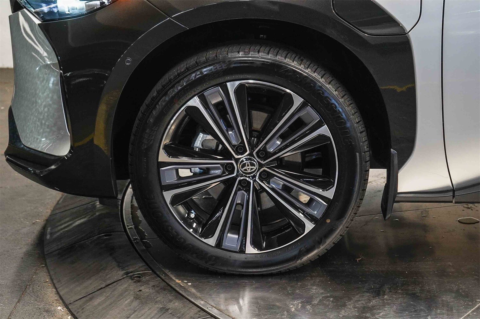 Thumbnail: 2024 Toyota bZ4X - 9