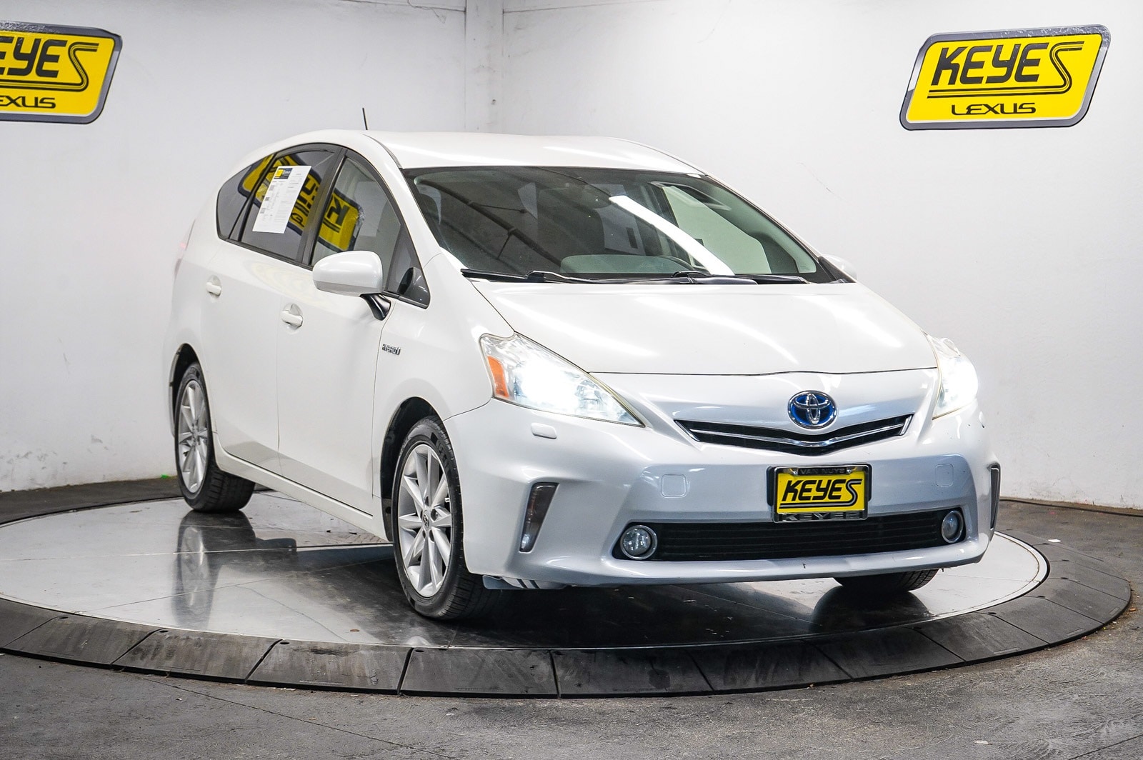 Thumbnail: 2013 Toyota Prius v - 5