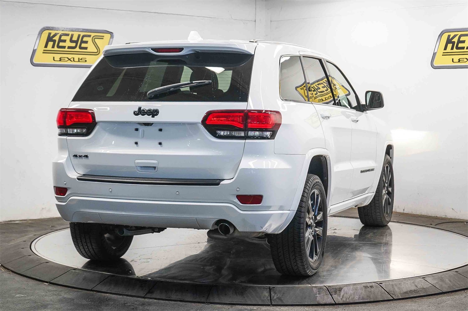 Thumbnail: 2022 Jeep Grand Cherokee - 4