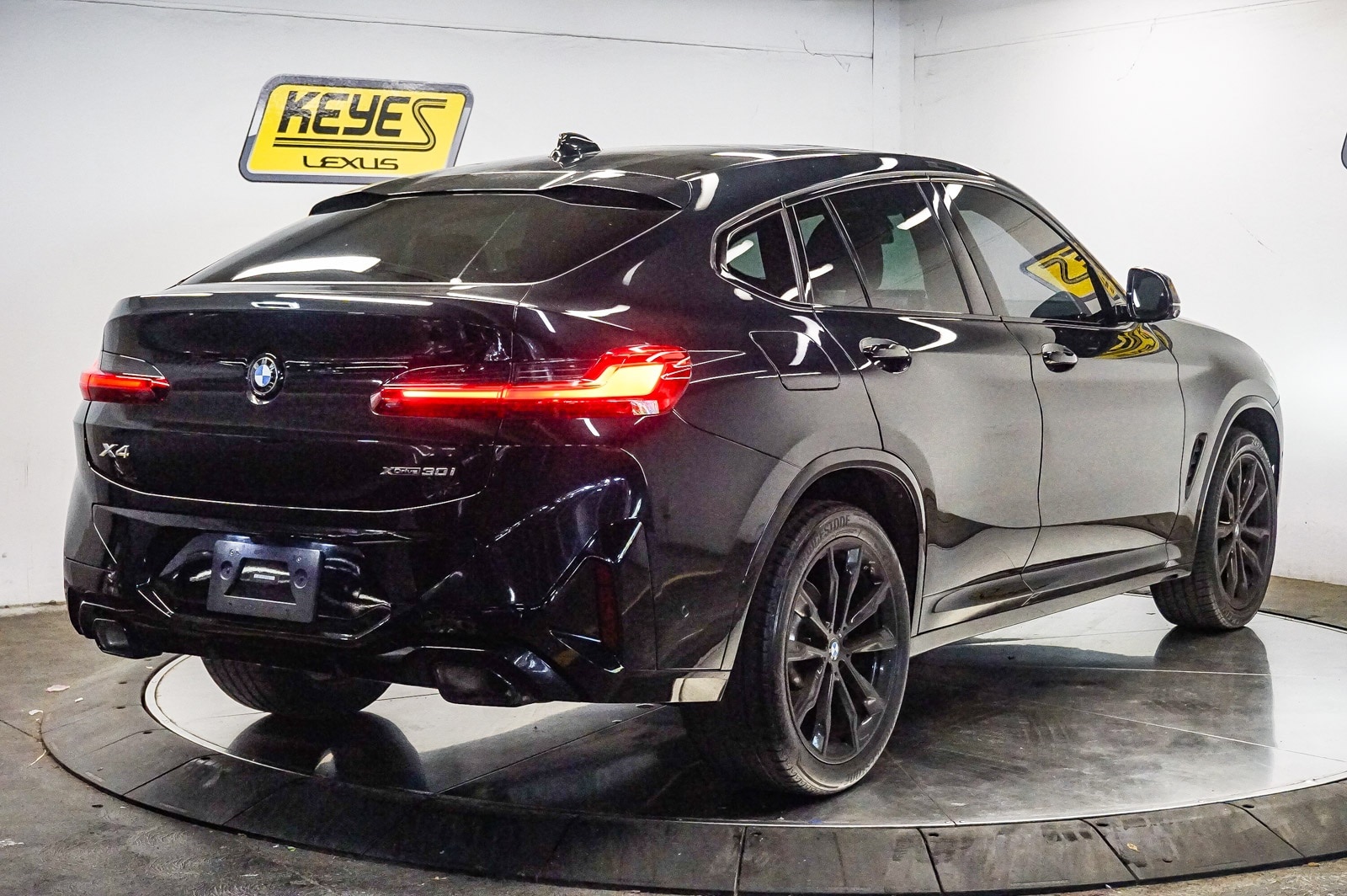 Thumbnail: 2023 BMW X4 - 4