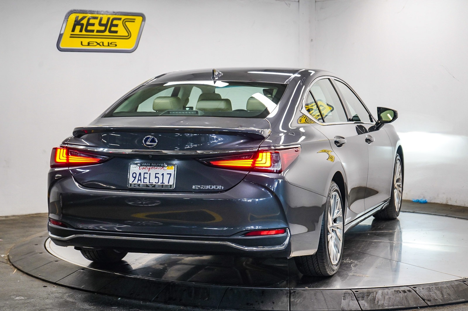 Thumbnail: 2022 Lexus ES - 4