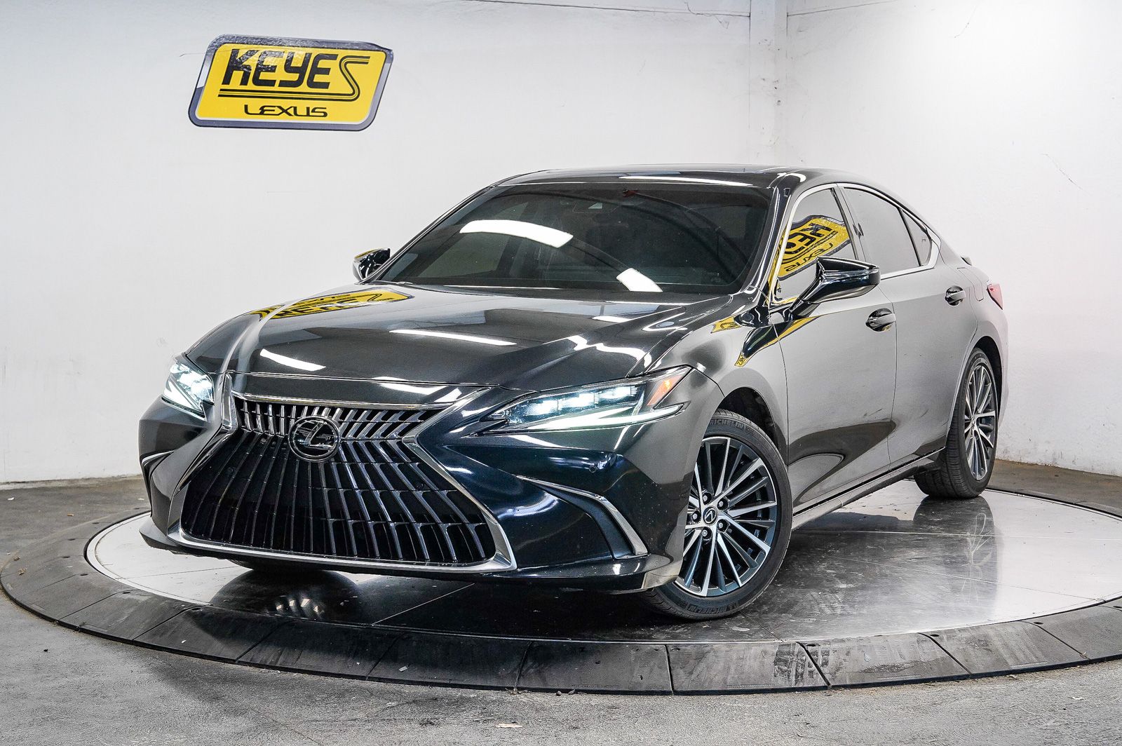 2024 Lexus ES 300h 300h's photo