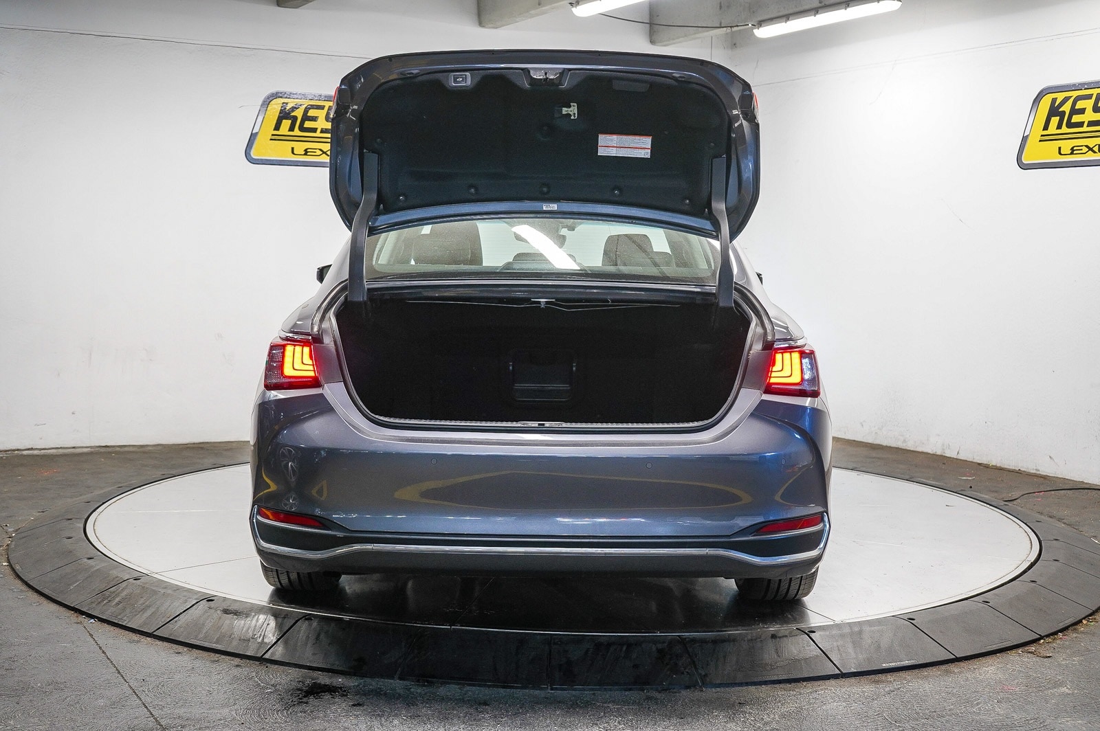 Thumbnail: 2020 Lexus ES - 27