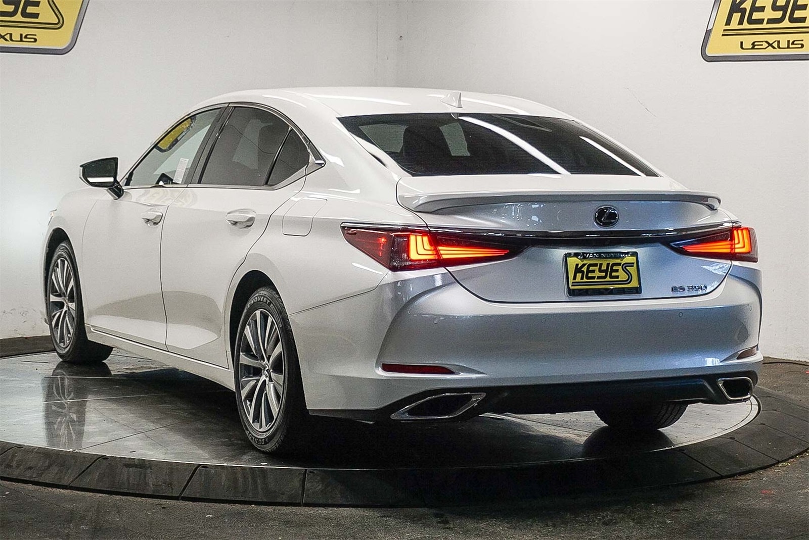 Thumbnail: 2019 Lexus ES - 2