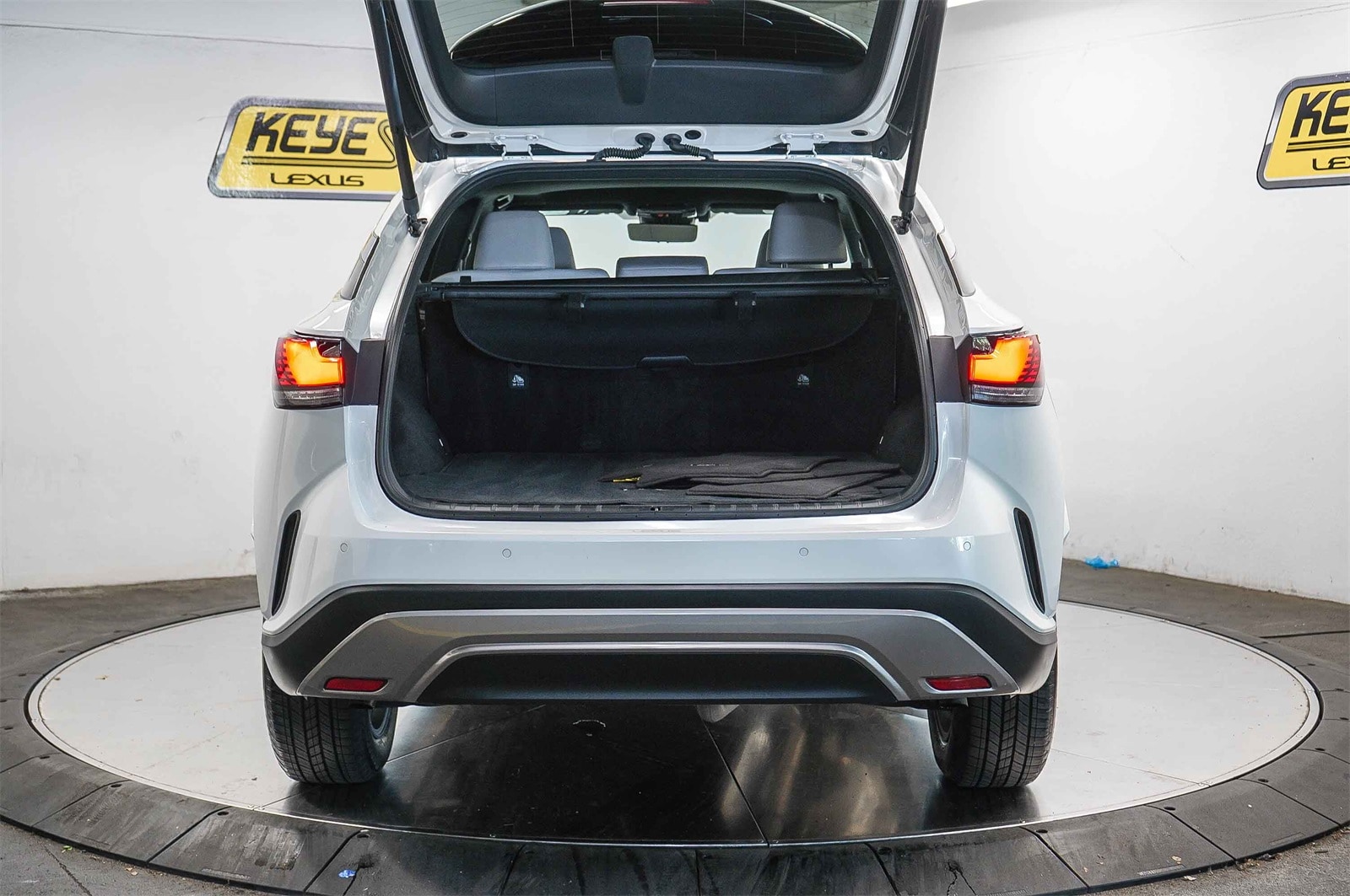 Thumbnail: 2023 Lexus RX - 27