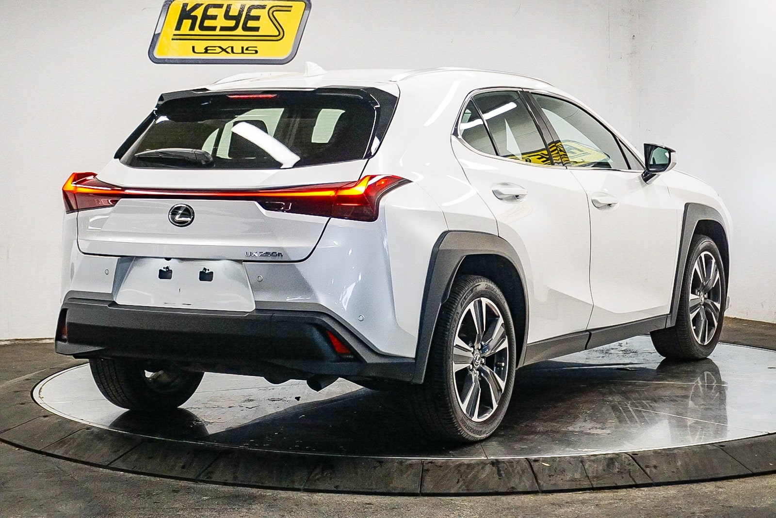 Thumbnail: 2024 Lexus UX - 4