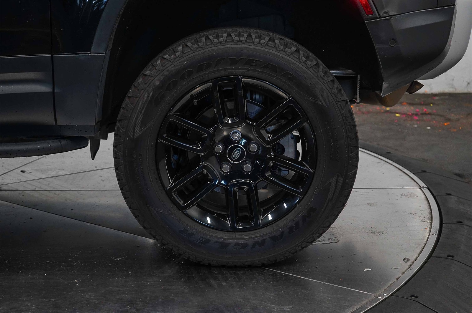 Thumbnail: 2023 Land Rover Defender - 9