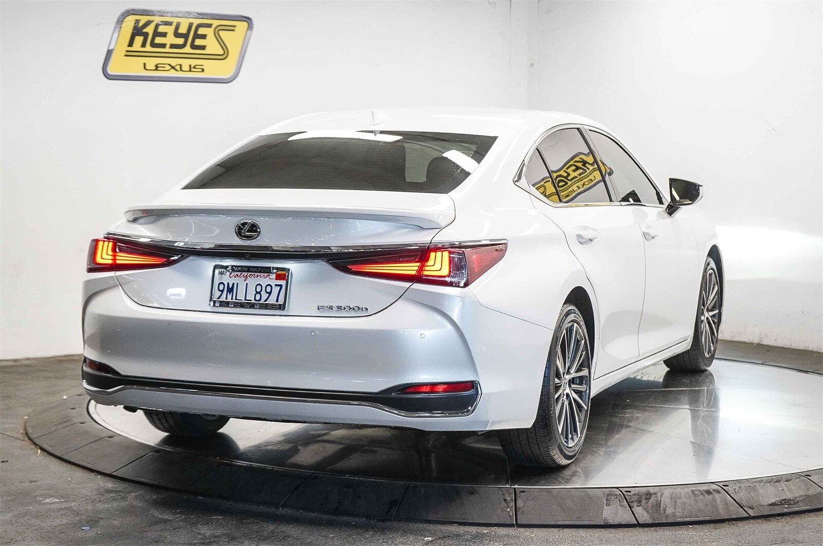 2024 Lexus ES 300h Premium photo 4